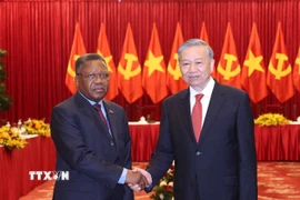 Tổng Bí thư Tô Lâm tiếp Ủy viên Bộ Chính trị Đảng Phong trào Nhân dân Giải phóng Angola (MPLA) Jorge Inocenio Dombolo sang dự Lễ kỷ niệm 50 năm Ngày Giải phóng miền Nam, thống nhất đất nước (Thành phố Hồ Chí Minh, 29/4/2025). (Ảnh: Thống Nhất/TTXVN)