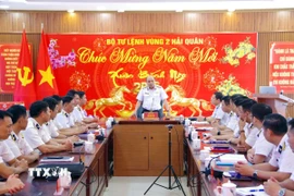 Chuẩn Đô đốc Đỗ Văn Yên, Phó Chính ủy Hải quân phát biểu tại buổi làm việc với Bộ Tư lệnh Vùng 2. (Ảnh: TTXVN phát)