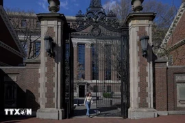 Tổng thống Donald Trump yêu cầu Đại học Harvard bồi thường 1 tỷ USD