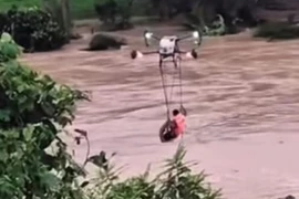 Giải cứu kịp thời người dân mắc kẹt trên cù lao giữa dòng sông Sêrêpốk