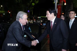 Chủ tịch nước Lương Cường đón Tổng Thư ký Liên hợp quốc António Guterres dự tiệc chiêu đãi. (Ảnh: Lâm Khánh/TTXVN)