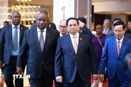 Thủ tướng Phạm Minh Chính và Tổng thống Nam Phi Matamela Cyril Ramaphosa dự Diễn đàn doanh nghiệp Việt Nam-Nam Phi. (Ảnh: Dương Giang/TTXVN)