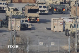 Xe quân sự Mỹ tại căn cứ ở Dongducheon, Hàn Quốc ngày 5/3/2026. (Ảnh: Yonhap/TTXVN)
