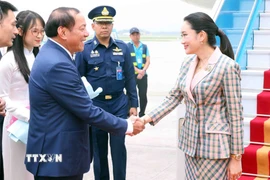 Lễ đón Thủ tướng Thái Lan Paetongtarn Shinawatra tại Sân bay Quốc tế Nội Bài, Hà Nội. (Ảnh: Phạm Kiên/TTXVN)