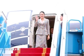 Thủ tướng Vương quốc Thái Lan Paetongtarn Shinawatra đến Hà Nội, bắt đầu thăm chính thức Việt Nam và đồng chủ trì Kỳ họp Nội các chung Việt Nam-Thái Lan. (Ảnh: Phạm Kiên/TTXVN)