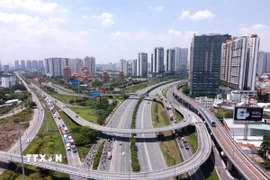 Nút giao Cát Lái trên trục Xa lộ Hà Nội. (Ảnh: Thanh Vũ/TTXVN)