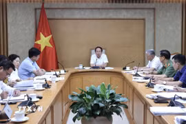 Phó Thủ tướng Lê Tiến Châu chủ trì họp về Hồ sơ chính sách Luật Xử lý vi phạm hành chính (sửa đổi). (Ảnh: Lâm Khánh/TTXVN)