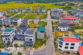 Những tuyến đường nội khu rộng rãi, khang trang tại khu tái định cư vùng ảnh hưởng môi trường Nam Sơn, từng bước đáp ứng nhu cầu sinh hoạt và đi lại của người dân. (Ảnh: Trung Nguyên/TTXVN)