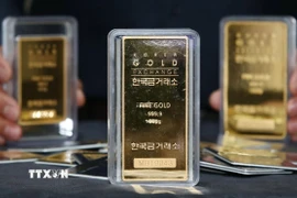 Vàng miếng được bày bán tại sàn giao dịch ở Seoul, Hàn Quốc. (Ảnh: Yonhap/TTXVN)