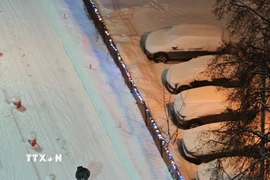 Tuyết rơi phủ kín mọi con đường. (Ảnh: Tâm Hằng/TTXVN)