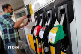 Một trạm xăng tại Brussels, Bỉ. (Ảnh: THX/TTXVN)