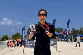 Ánh Viên giành 4 huy chương Vàng tại Oceanman Maldives.