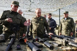 Tổng thống Nga thị sát cuộc tập trận chiến lược với Belarus. (Nguồn: Sputnik)