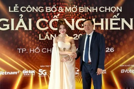 Nhà báo Nguyễn Thiện Thuật, Tổng Biên tập Báo Thể thao và Văn hóa (TTXVN), Trưởng Ban Tổ chức Giải Cống hiến lần 20 và ca sỹ Hòa Minzy, Đại sứ Giải Cống hiến lần 20 - năm 2026.