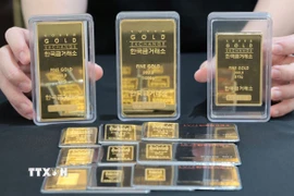 Vàng miếng được bán tại sàn giao dịch ở Seoul, Hàn Quốc. (Ảnh: Yonhap/TTXVN)
