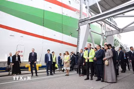 Thủ tướng Phạm Minh Chính tham quan cảng Tallinna Sadam