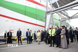 Thủ tướng Phạm Minh Chính tham quan cảng Tallinna Sadam