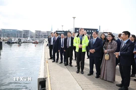 Thủ tướng Phạm Minh Chính thăm phố cổ và cảng biển ở Estonia