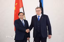 Thủ tướng Phạm Minh Chính hội kiến Chủ tịch Quốc hội Estonia Lauri Hussar. (Ảnh: Dương Giang/TTXVN)