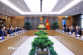Thủ tướng Lê Minh Hưng tiếp ông Hà Vĩ, Đại sứ Trung Quốc tại Việt Nam. (Ảnh: Dương Giang/TTXVN)