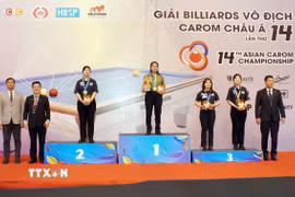 Yến Sinh trên bục nhận huy chương nội dung carom 3 băng nữ tại giải billiards vô địch carom châu Á 2026. (Ảnh: Trung Tuyến/TTXVN)