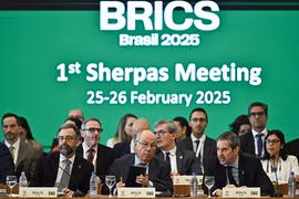 Ngoại trưởng Brazil Mauro Vieira (giữa) tại phiên họp. (Nguồn: VCG)