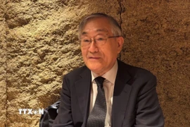 Giáo sư Furuta Motoo, Hiệu trưởng Trường Đại học Việt-Nhật trả lời phỏng vấn của phóng viên TTXVN. (Ảnh: Phạm Tuân/TTXVN)