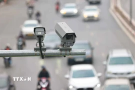 Hệ thống camera giám sát lắp đặt trên khắp tuyến phố góp phần điều tiết, đảm bảo an toàn giao thông. (Ảnh: Thanh Tùng/TTXVN)