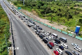 Ùn ứ giao thông trên cao tốc Thành phố Hồ Chí Minh-Long Thành. (Ảnh: Hồng Đạt/TTXVN)