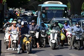 Thời tiết trên cả nước tiếp tục diễn biến phức tạp. (Ảnh: Thanh Tùng/TTXVN)