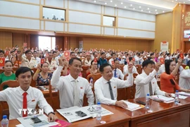 Đại biểu biểu quyết nhiều nội dung quan trọng tại Đại hội. (Ảnh: Nhựt An/TTXVN)