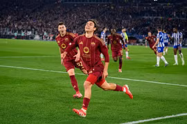 Paulo Dybala tỏa sáng đưa AS Roma vào vòng 1/8 Europa League.