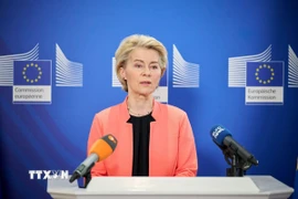 Chủ tịch Ủy ban châu Âu Ursula von der Leyen phát biểu trong một cuộc họp báo. (Ảnh: THX/TTXVN)