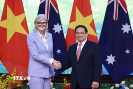 Thủ tướng Phạm Minh Chính hội kiến Toàn quyền Australia Sam Mostyn. (Ảnh: Dương Giang/TTXVN)