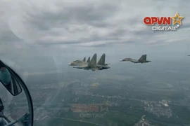 Cận cảnh "Hổ Mang Chúa" Su30-MK2 bay qua Quảng trường Ba Đình