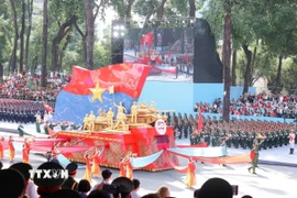 Thành phố Hồ Chí Minh chuẩn bị cho lễ kỷ niệm 50 năm Ngày Giải phóng miền Nam, thống nhất đất nước. (Ảnh: Anh Tuấn/TTXVN)