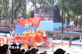 Thành phố Hồ Chí Minh chuẩn bị cho lễ kỷ niệm 50 năm Ngày Giải phóng miền Nam, thống nhất đất nước. (Ảnh: Anh Tuấn/TTXVN)