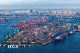 Xuất khẩu của Trung Quốc trong 11 tháng năm 2025 đã tăng 5,4% so với cùng kỳ năm trước đó lên 3,41 nghìn tỷ USD. (Ảnh: THX/TTXVN)