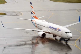 Hãng hàng không Smartwings cũng điều động thêm 8 chuyến bay tới Oman để hỗ trợ hành khách đang mắc kẹt.