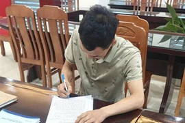 Ông H.V.N. làm việc với cơ quan Công an. (Nguồn: Báo Công an Nhân dân)