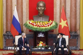 Chủ tịch nước Lương Cường tiếp Chủ tịch Duma Quốc gia Nga Vyacheslav Volodin. (Ảnh: Lâm Khánh/TTXVN)