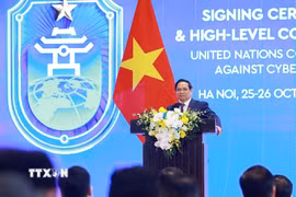 Thủ tướng Phạm Minh Chính phát biểu tại cuộc gặp gỡ báo chí Lễ mở ký và Hội nghị cấp cao Công ước của Liên hợp quốc về chống tội phạm mạng. (Ảnh: Dương Giang/TTXVN)