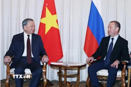 Tổng Bí thư Tô Lâm gặp Chủ tịch Đảng Nước Nga Thống nhất, Phó chủ tịch Hội đồng An ninh Liên bang Nga Dmitry Medvedev. (Ảnh: Thống Nhất/TTXVN)