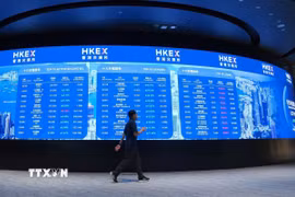 Bảng chỉ số chứng khoán tại sàn giao dịch ở Hong Kong, Trung Quốc. (Ảnh minh họa: THX/TTXVN)