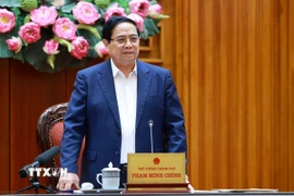 Thủ tướng Phạm Minh Chính làm việc với lãnh đạo Bộ Quốc phòng về phát triển công nghiệp quốc phòng. (Ảnh: Dương Giang/TTXVN)