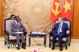 Tổng Bí thư Tô Lâm tiếp ông Lazare Eloundou Assomo, Giám đốc Trung tâm Di sản Thế giới của Tổ chức Giáo dục, Khoa học và Văn hóa của Liên hợp quốc (UNESCO). (Ảnh: Phạm Kiên/TTXVN)