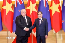 Chủ tịch Quốc hội Trần Thanh Mẫn đón Chủ tịch Quốc hội New Zealand Gerry Brownlee thăm chính thức Việt Nam. (Ảnh: Doãn Tấn/TTXVN)