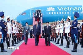 Lễ đón Tổng Bí thư Tô Lâm tại Sân bay quốc tế Bình Nhưỡng. (Ảnh: Thống Nhất/TTXVN)