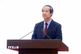 Ông Nguyễn Kim Sơn, Ủy viên Trung ương Đảng, Bộ trưởng Bộ Giáo dục và Đào tạo trả lời câu hỏi của phóng viên các cơ quan thông tấn, báo chí. (Ảnh: Phạm Kiên/TTXVN)