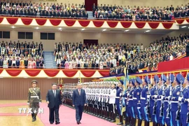 Tổng Bí thư Tô Lâm và Tổng Bí thư Đảng Lao động Triều Tiên, Chủ tịch Quốc vụ nước CHDCND Triều Tiên Kim Jong Un duyệt Đội danh dự. (Ảnh: Thống Nhất/TTXVN)